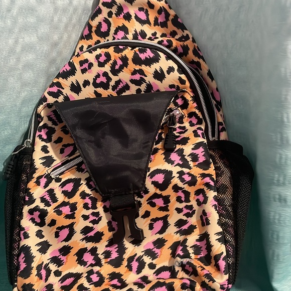 Leopard print one shoulder Back pack bag//purse NWOT - Picture 4 of 8